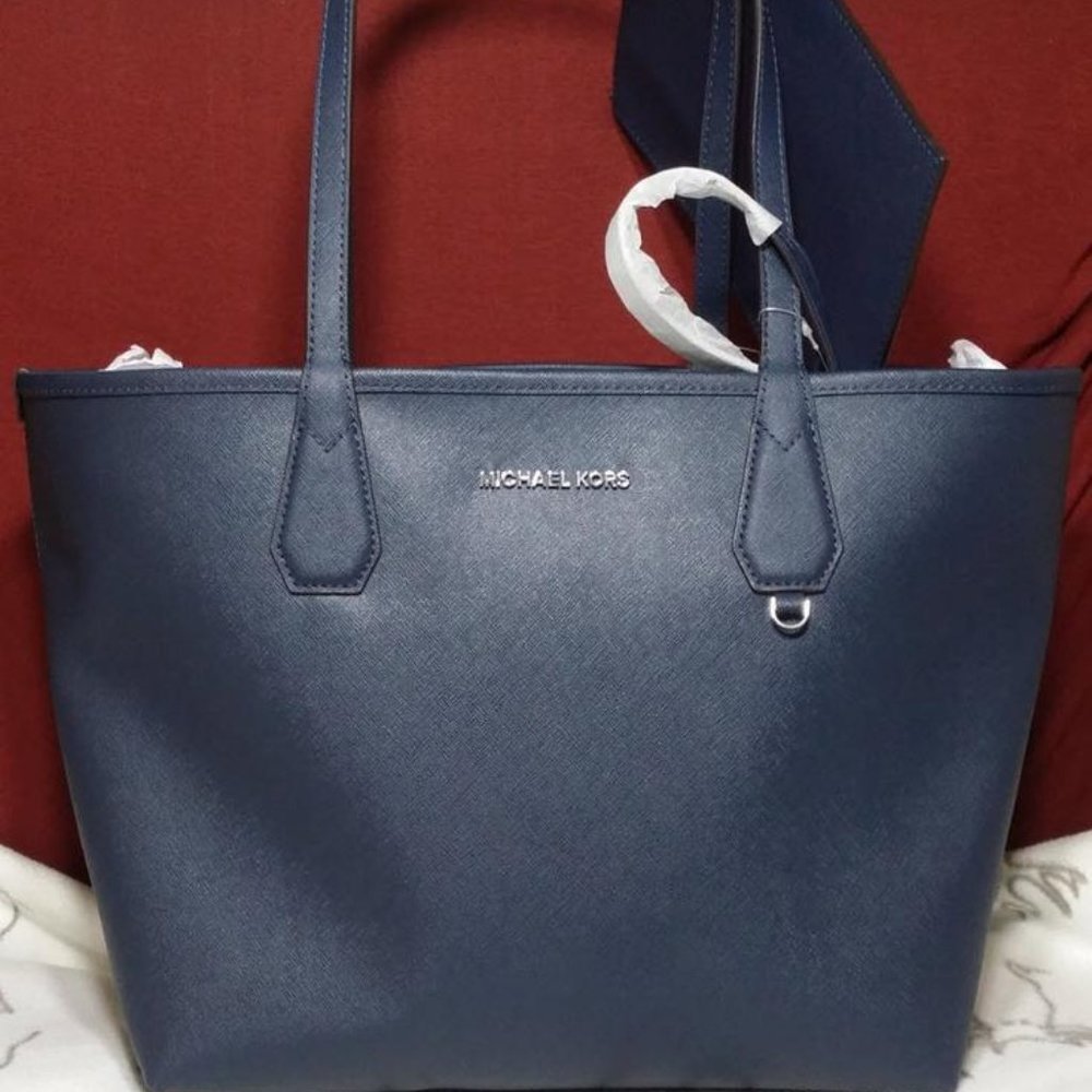 Michael Kors Sage Candy Reversible Tote w Pouch